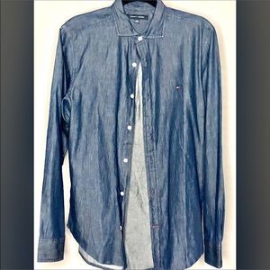Tommy Hilfiger Chambray button down.Size Small! Designed for men but worn by all